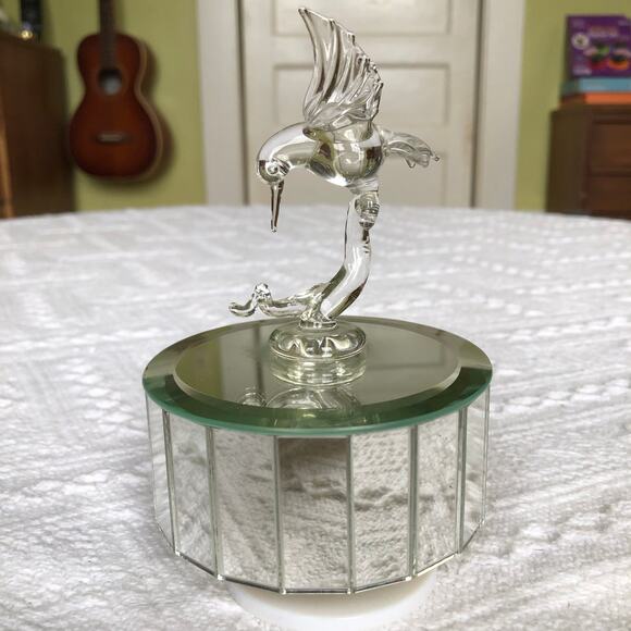 Vintage Hummingbird Mirrored Glass Music Box Taiwan Wind Up Rotating Collectible - Picture 1 of 9